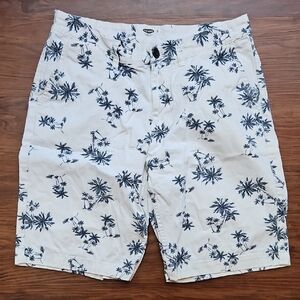 Old Navy Men's Shorts White With Blue Palm Trees Size 31